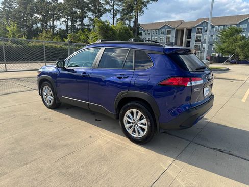 Used 2025 Toyota Corolla Cross LE w/ Moonroof Package image 5