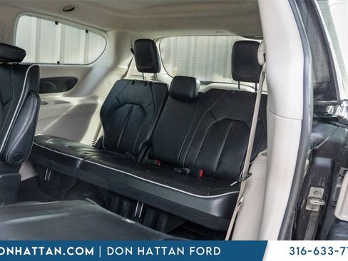 Used 2023 Chrysler Pacifica Limited image 20