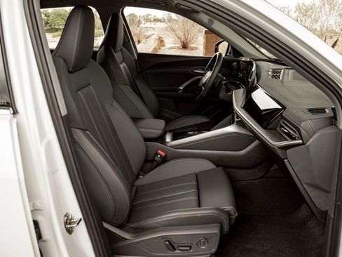 Certified 2025 Audi Q5 Premium Plus w/ Premium Plus AWD/4WD image 35