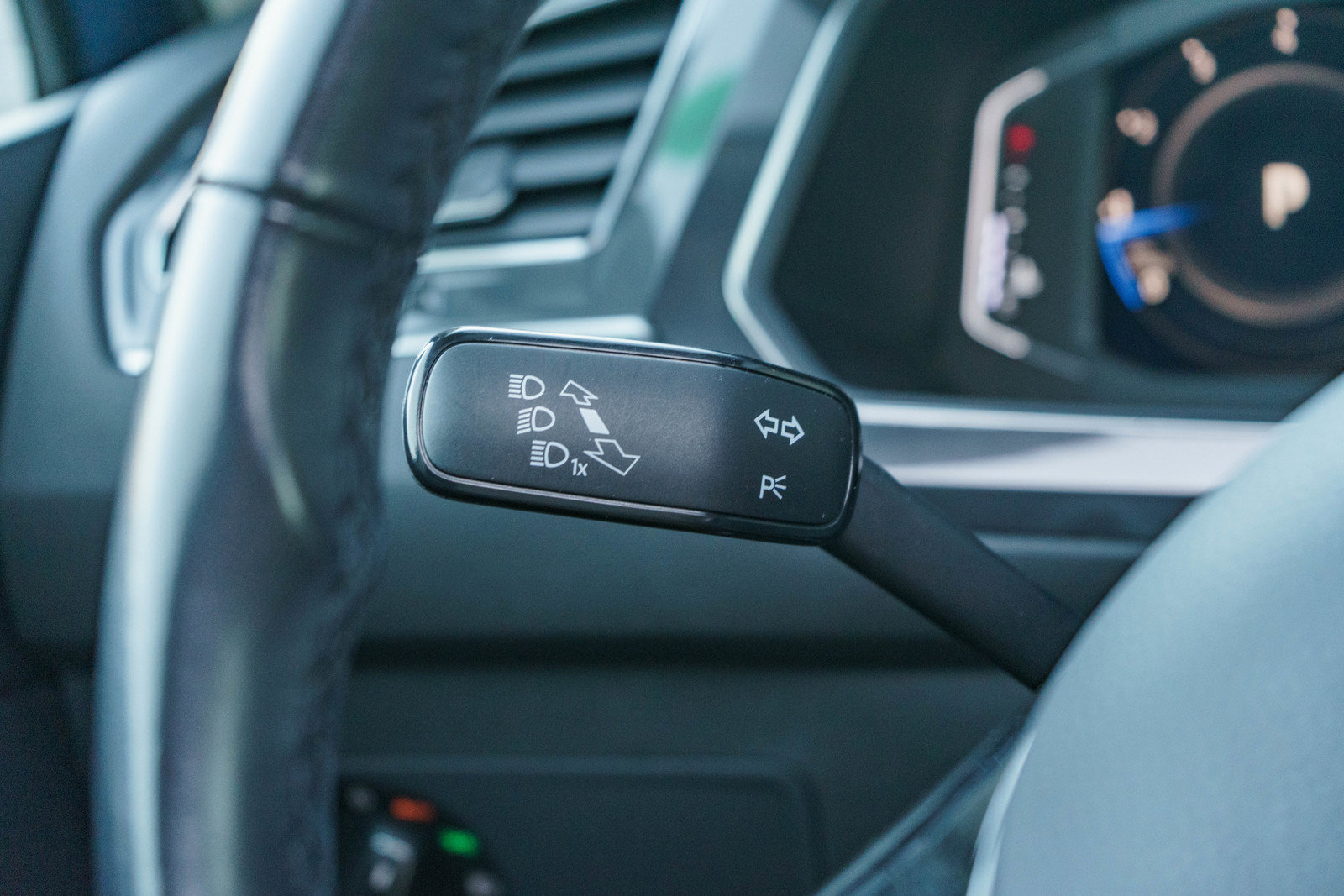 Used 2019 Volkswagen Tiguan SEL AWD/4WD image 22