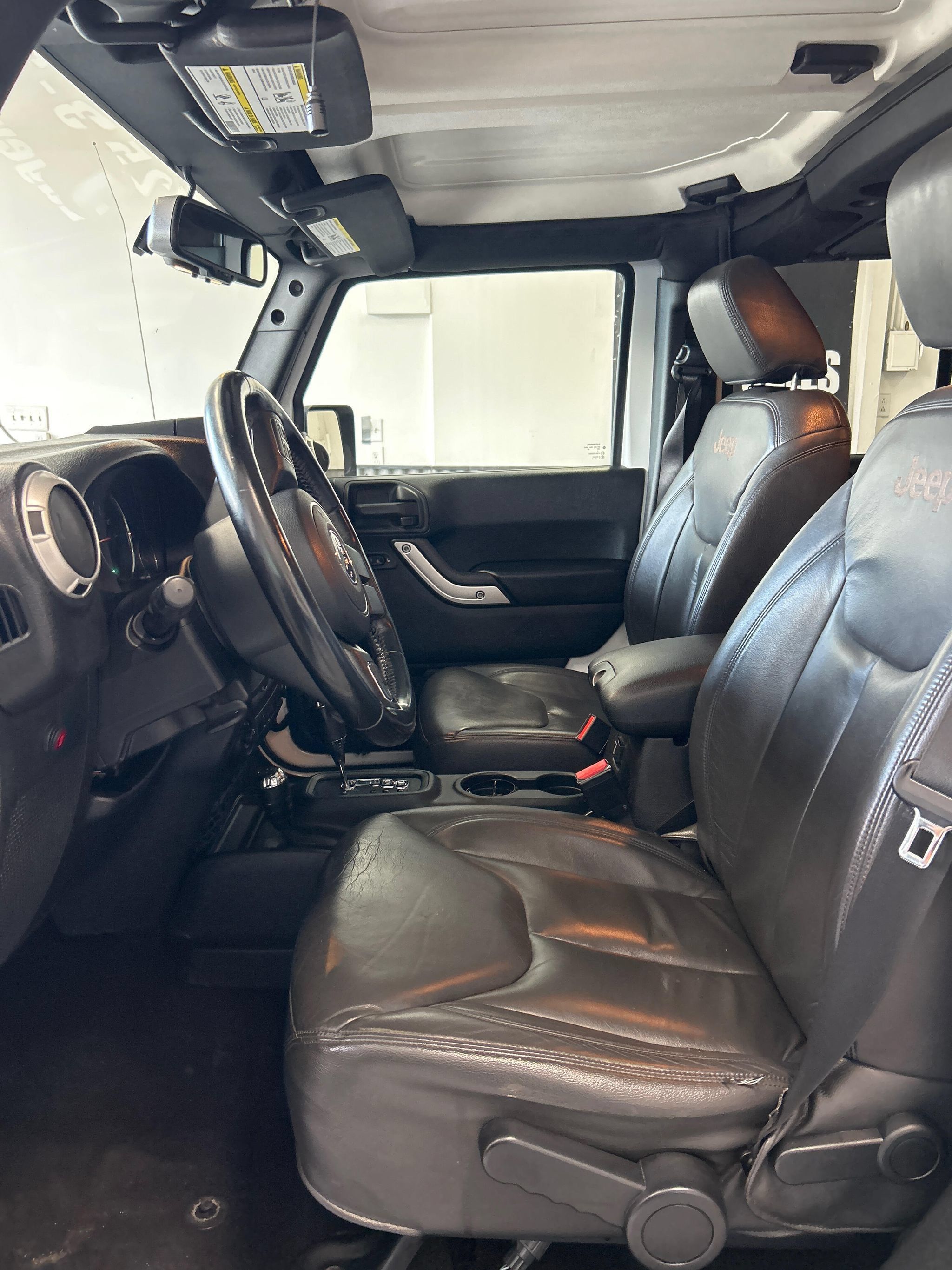 Used 2017 Jeep Wrangler Unlimited Sahara AWD/4WD image 8