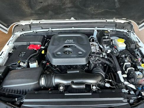 Used 2018 Jeep Wrangler Unlimited Sahara image 19