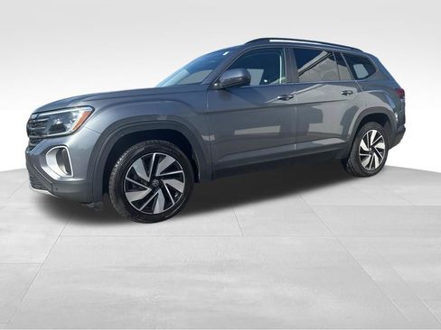 Used 2024 Volkswagen Atlas SE AWD/4WD image 3