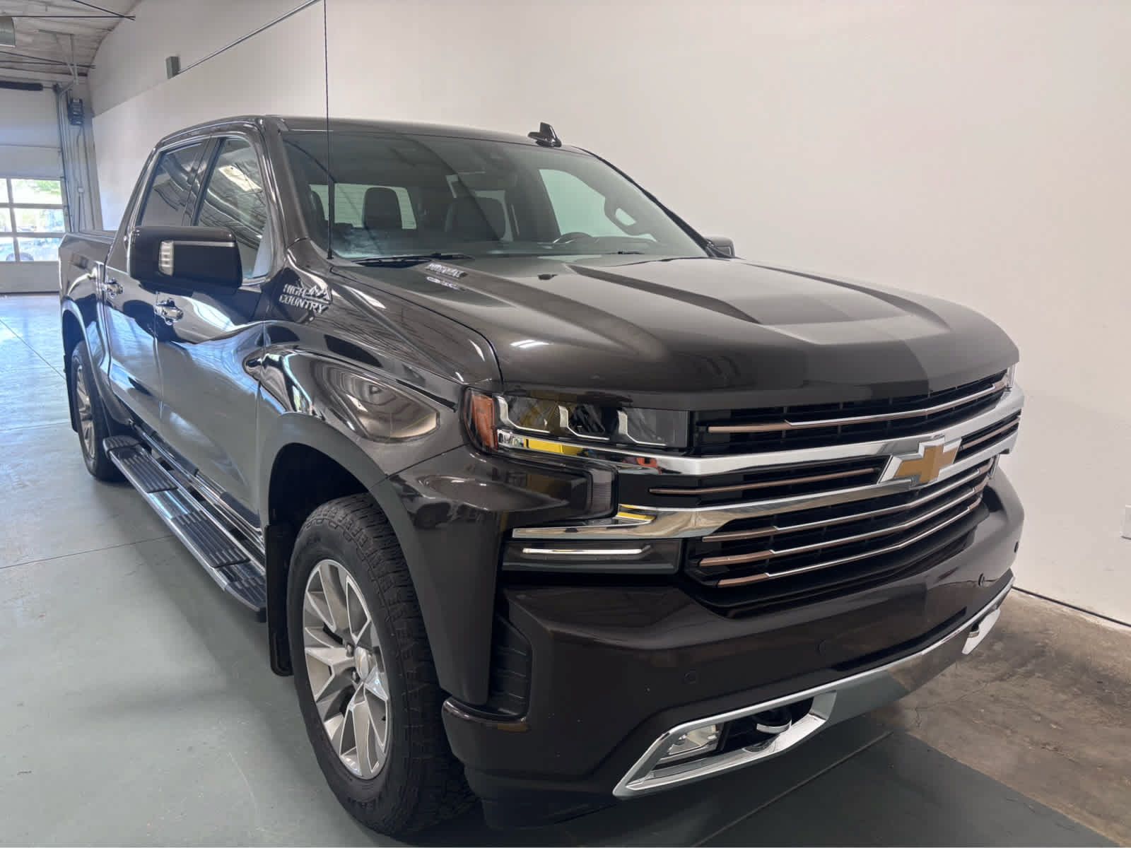 Used 2021 Chevrolet Silverado 1500 High Country w/ Technology Package AWD/4WD image 5