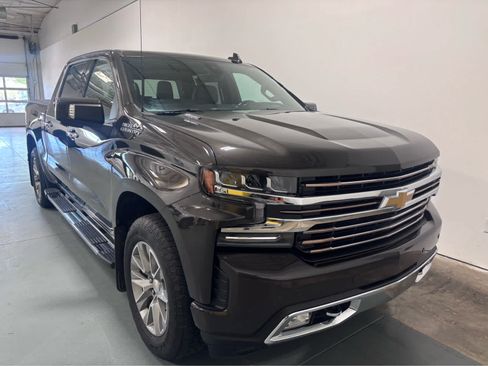 Used 2021 Chevrolet Silverado 1500 High Country w/ Technology Package AWD/4WD image 5