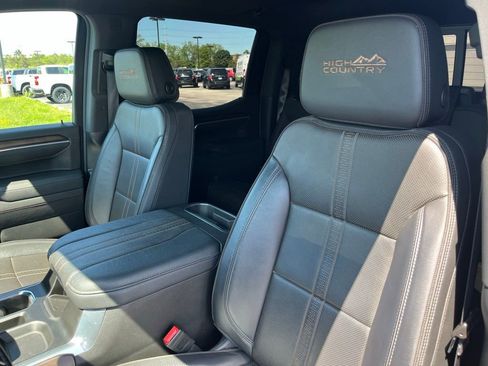 Used 2025 Chevrolet Silverado 1500 High Country w/ Midnight Edition AWD/4WD image 12