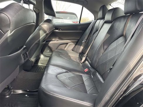 Used 2018 Toyota Camry XLE image 13