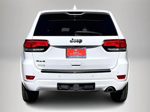 Used 2017 Jeep Grand Cherokee Altitude image 6