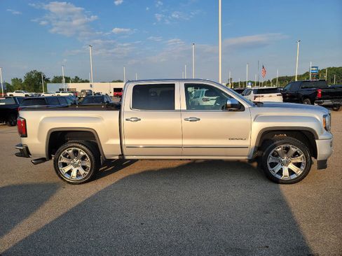 Used 2018 GMC Sierra 1500 Denali w/ Denali Ultimate Package AWD/4WD image 9