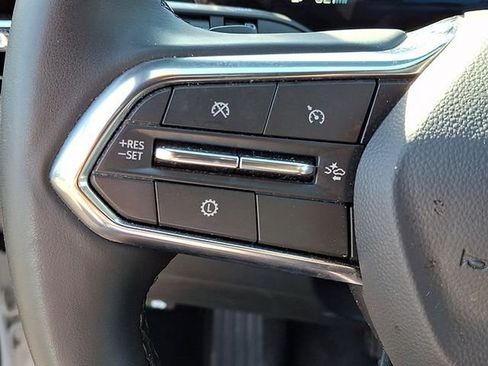 Used 2025 Chevrolet Equinox LT FWD image 14