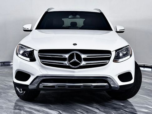 Used 2019 Mercedes-Benz GLC 300 4MATIC w/ Premium Package image 7