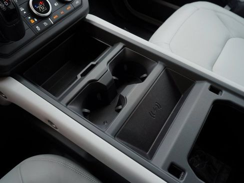 Certified 2026 Land Rover Defender 130 X-Dynamic SE AWD/4WD image 29