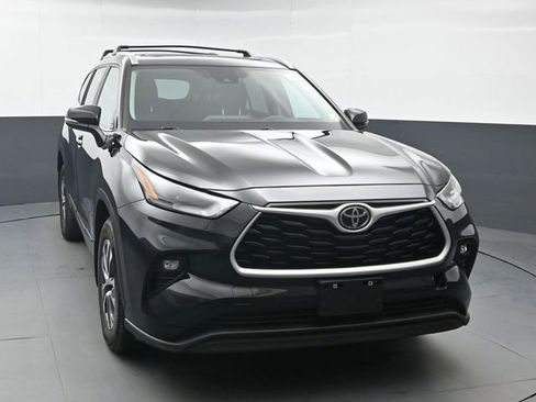 Used 2023 Toyota Highlander XLE AWD/4WD image 8