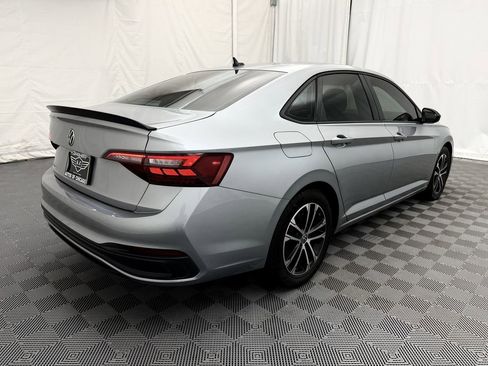 Used 2022 Volkswagen Jetta Sport image 4