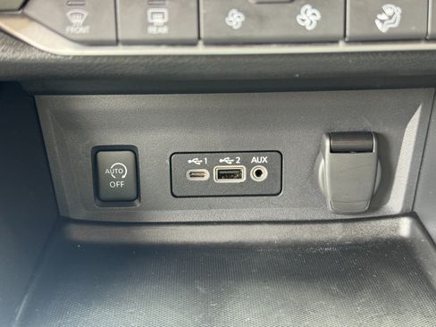 Used 2025 Nissan Sentra SR w/ SR Premium Package FWD image 26