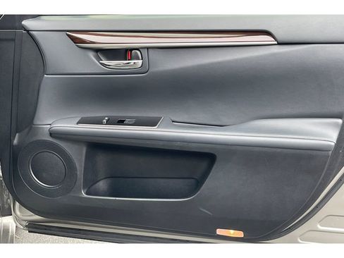 Used 2017 Lexus ES 300h image 21