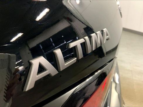 Used 2025 Nissan Altima 2.5 SV image 8