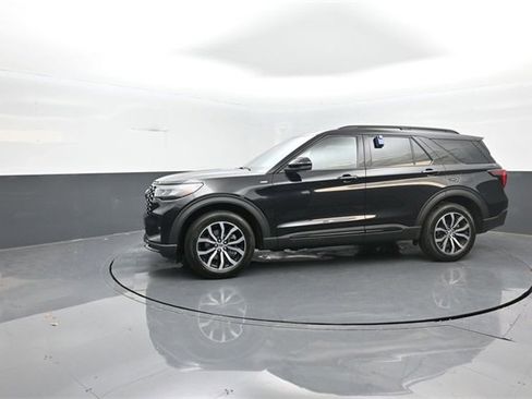 New 2026 Ford Explorer ST-Line image 4