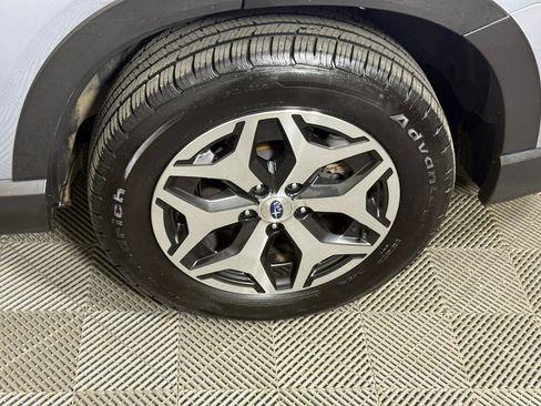 Used 2023 Subaru Forester Premium image 11