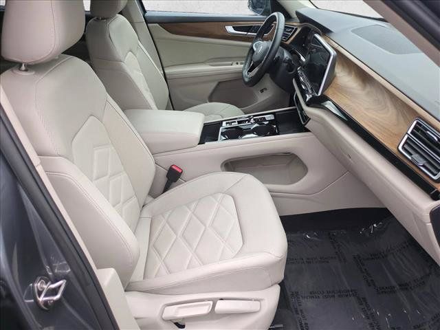 Used 2025 Volkswagen Atlas SE FWD image 19