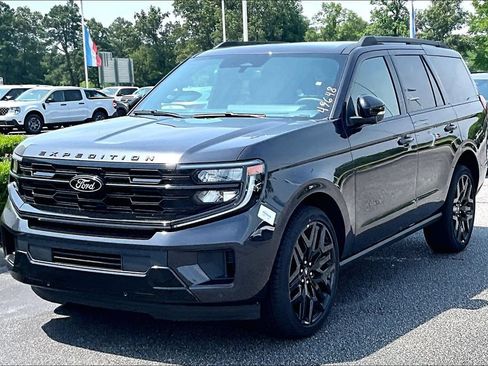 New 2026 Ford Expedition Platinum w/ Stealth Performance Package AWD/4WD image 2