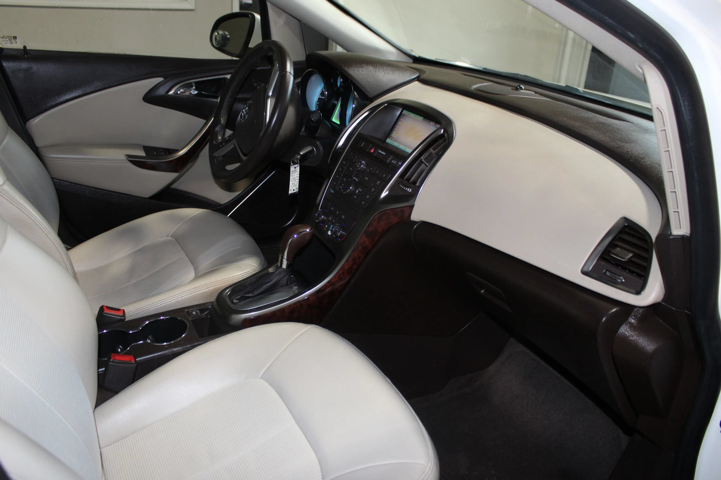 Used 2012 Buick Verano FWD image 22