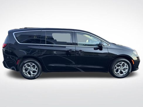 Used 2024 Chrysler Pacifica Limited image 7