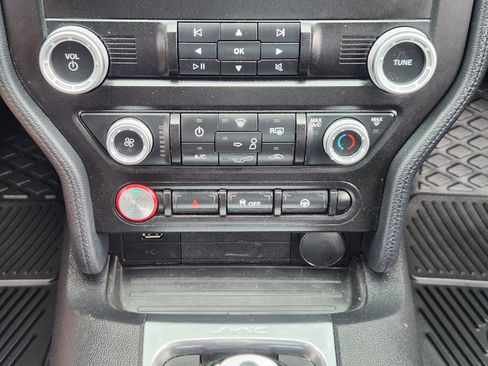 Used 2019 Ford Mustang Coupe RWD image 19