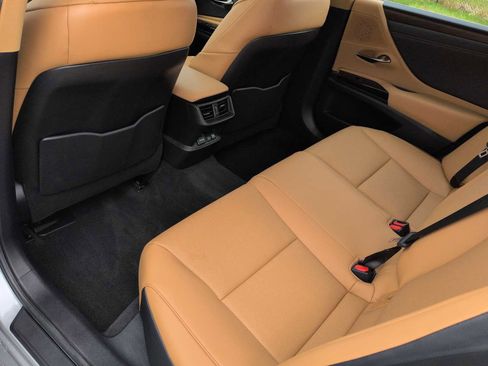 Used 2024 Lexus ES 350 w/ Premium Package image 19