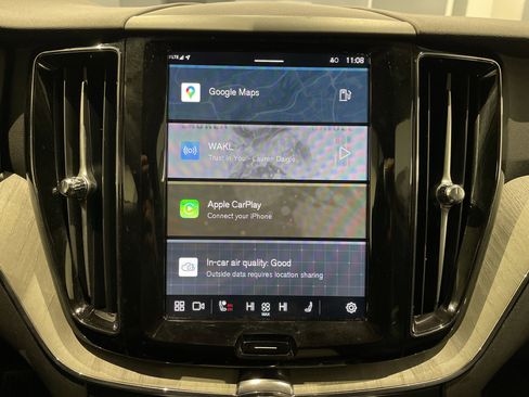 Used 2025 Volvo XC60 B5 Plus image 24