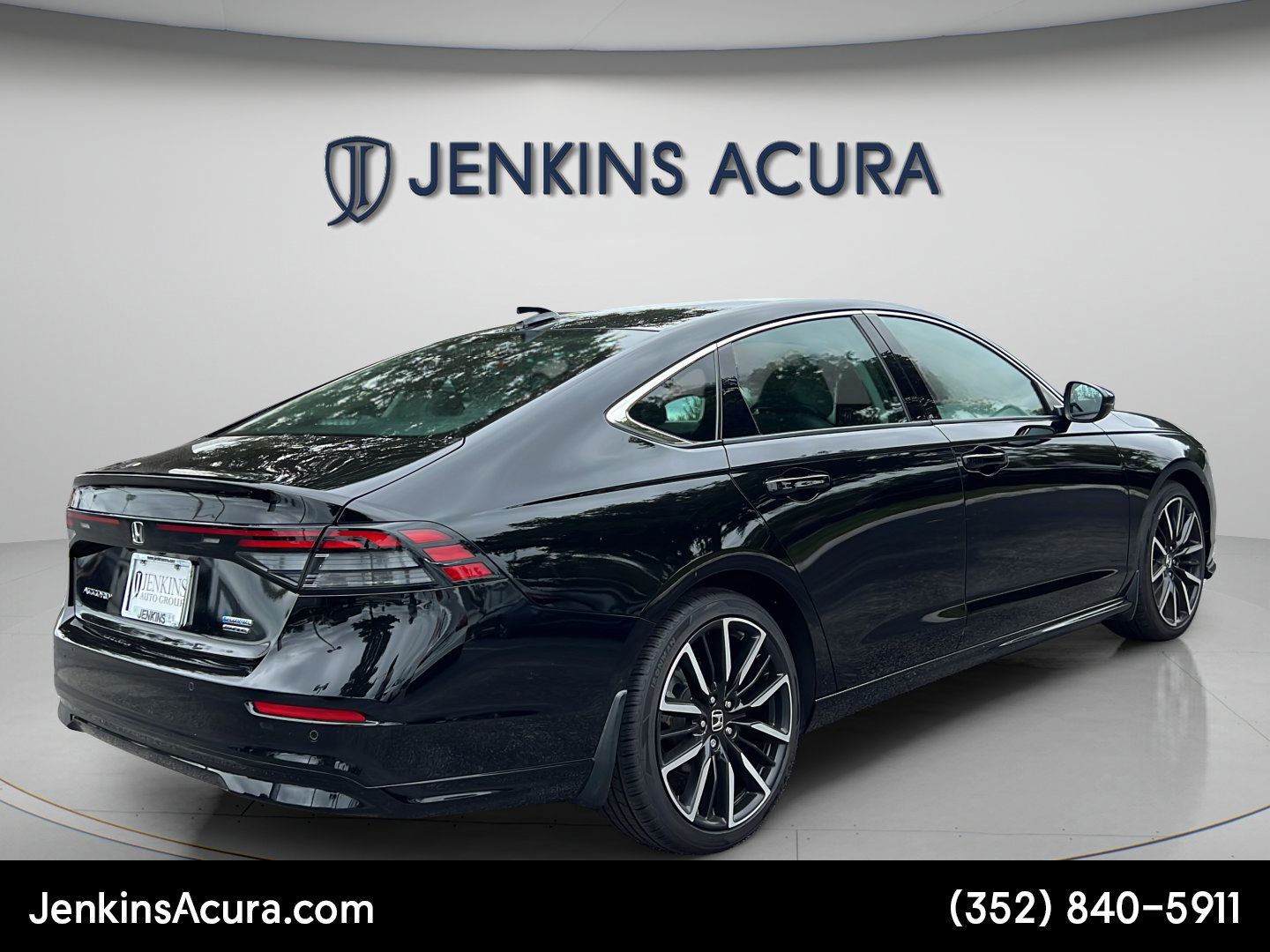 Used 2023 Honda Accord Touring image 3