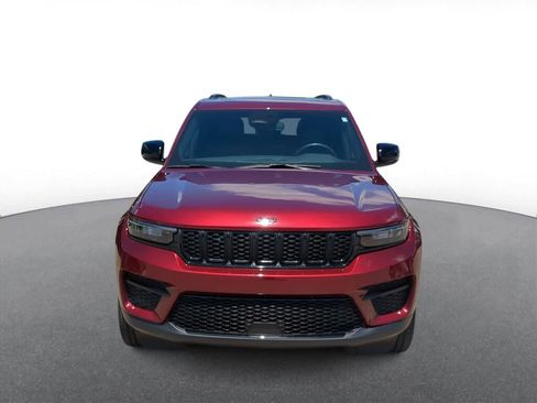 Used 2023 Jeep Grand Cherokee Altitude AWD/4WD image 3