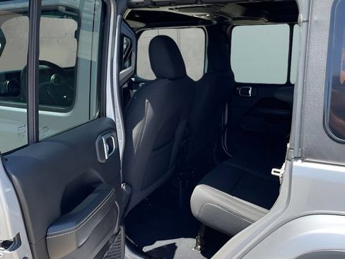 Used 2021 Jeep Wrangler Unlimited Sahara AWD/4WD image 13