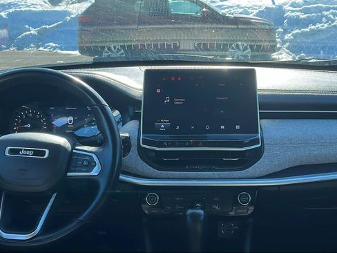 Used 2022 Jeep Compass Latitude image 30