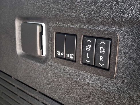 Used 2023 GMC Yukon XL AT4 AWD/4WD image 33