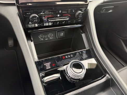 New 2025 Jeep Grand Cherokee Limited w/ Black Appearance Package image 16