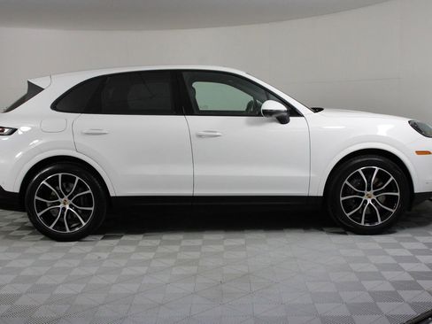 Certified 2025 Porsche Cayenne image 8