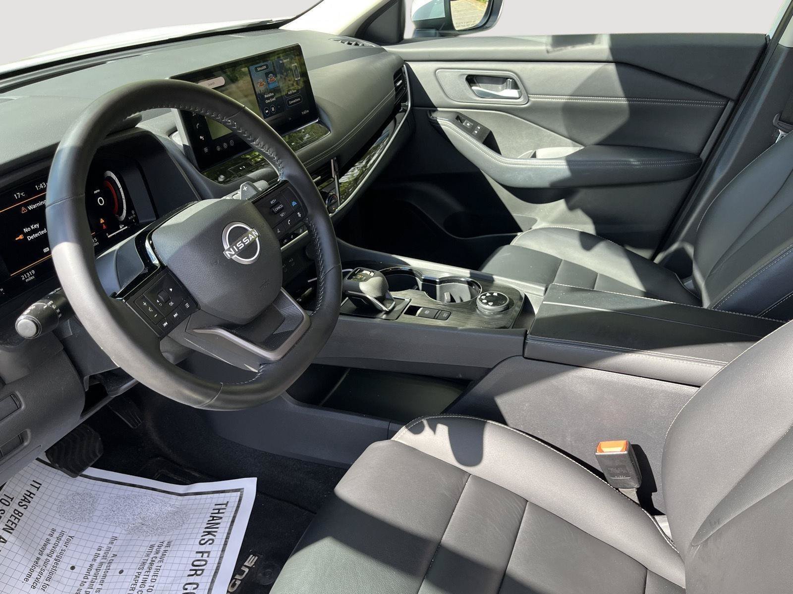 Used 2025 Nissan Rogue SL AWD/4WD image 22