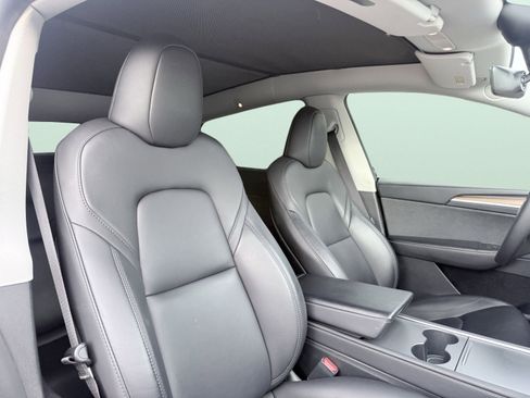 Used 2023 Tesla Model Y Performance image 46