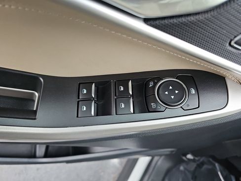 Used 2022 Ford Explorer XLT w/ Equipment Group 202A image 28