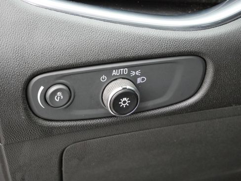 Used 2018 Chevrolet Malibu Premier w/ Premier Sun and Wheel Package image 21