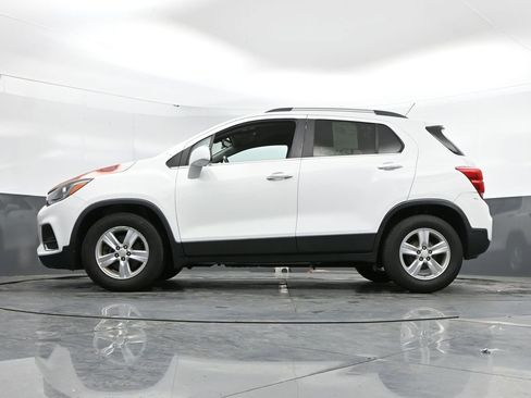 Used 2017 Chevrolet Trax LT w/ LT Convenience Package FWD image 29