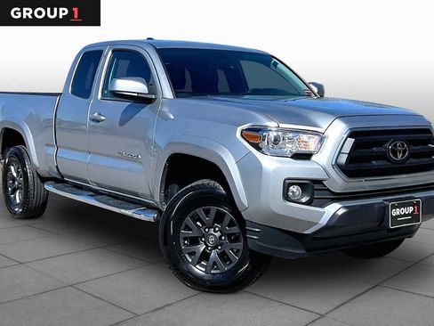 Certified 2023 Toyota Tacoma SR5 AWD/4WD image 3