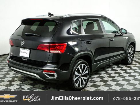 Used 2023 Volkswagen Taos SE FWD image 3