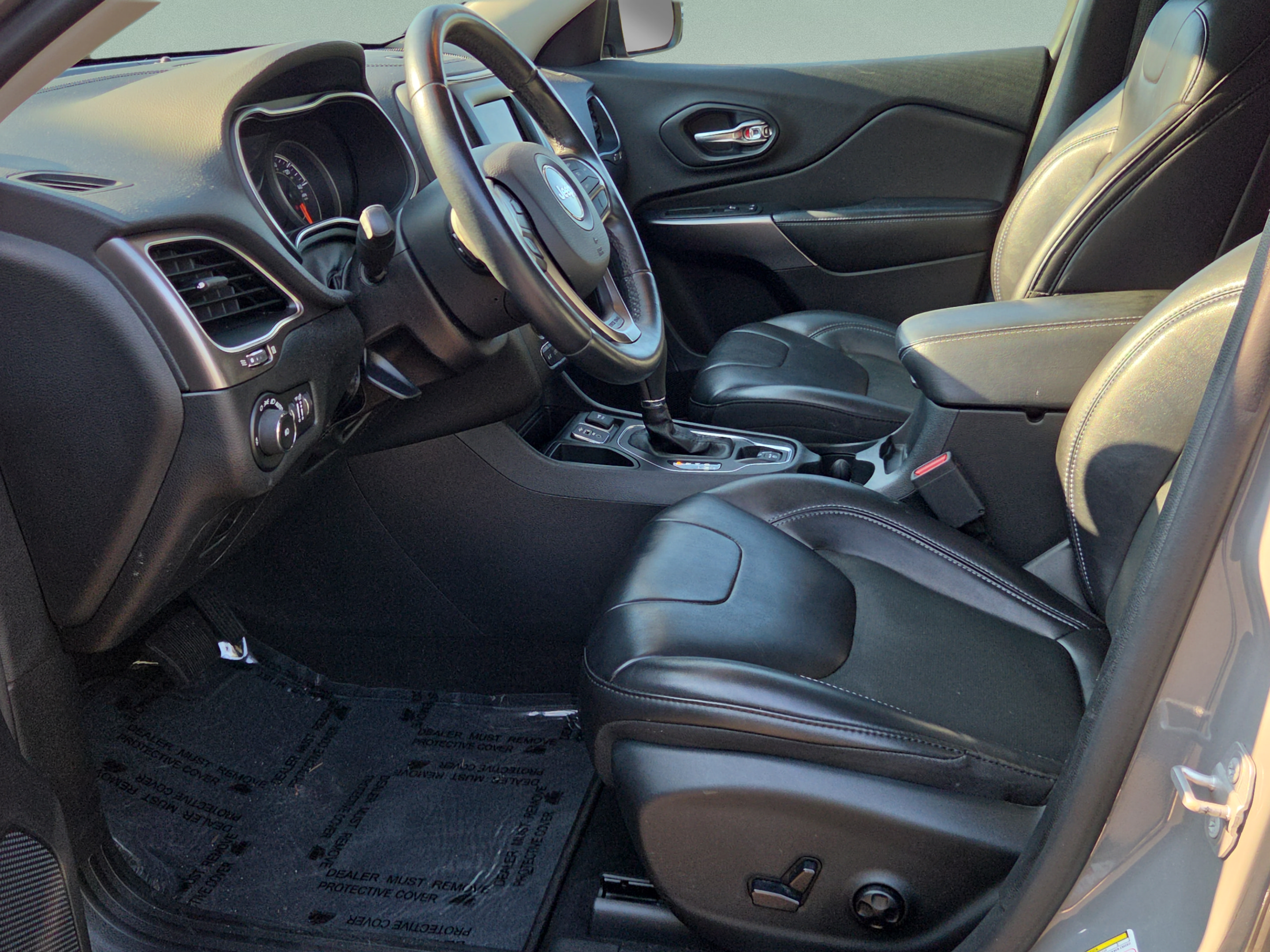 Used 2019 Jeep Cherokee Latitude Plus FWD image 10