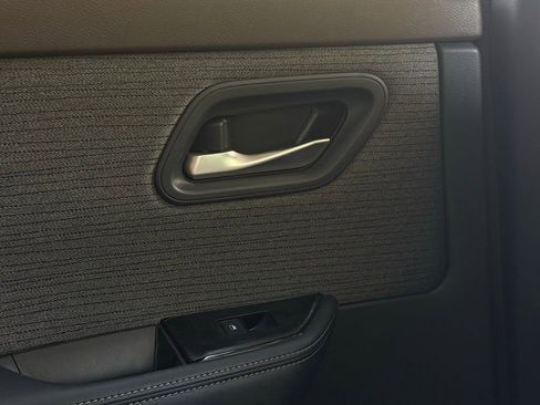 Used 2023 Nissan Rogue SV image 42