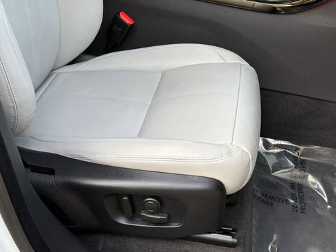 Used 2025 Land Rover Range Rover Velar Dynamic SE image 12