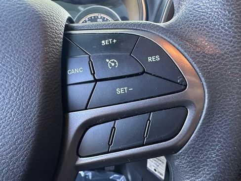 Used 2020 Jeep Cherokee Latitude FWD image 22