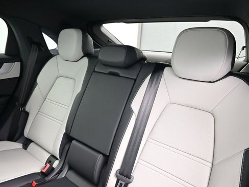 Used 2025 Porsche Cayenne Coupe image 6