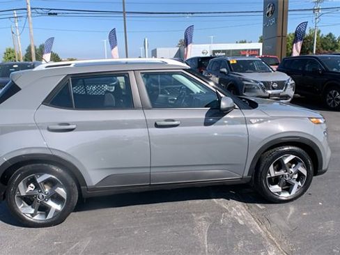 Used 2023 Hyundai Venue SEL image 6